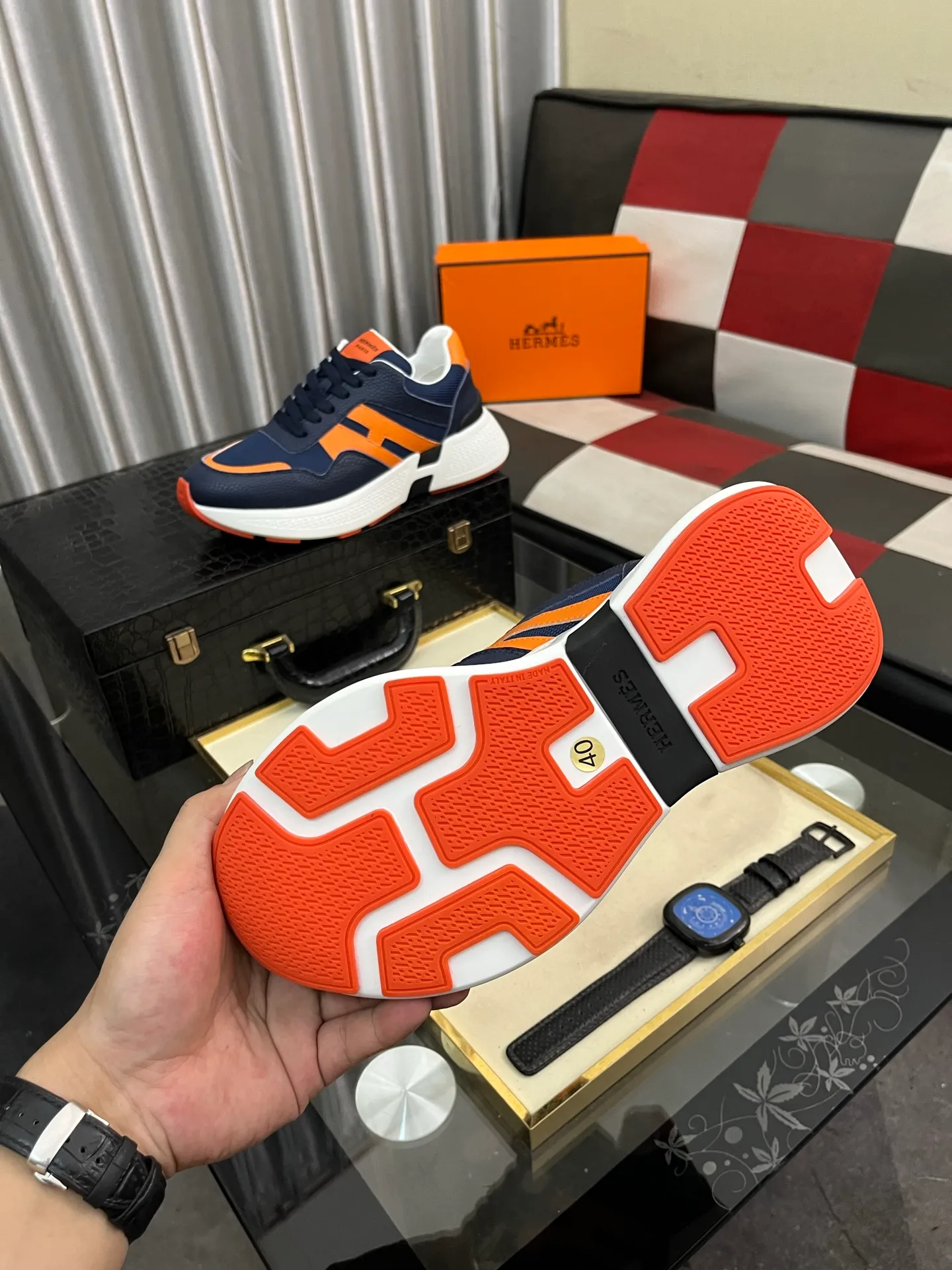 Men's shoes 💰540⌚️⌚️HERMES/Hermès Hugo thick-soled sneakers, casual men's shoes, these sneakers are made of imported first-layer cowhide leather and breathable mesh design. The contrasting color design creates a dynamic and modern shape. The front end of the toe is decorated with natural-color rubber inlays, which is novel and fashionable. The texture is incomparable, with cowhide lining and cowhide foot pads, the upper foot is comfortable and breathable, and the rubber sole is decorated with geometric patterns and iconic "H" details. A very personal one! Size: 38-44